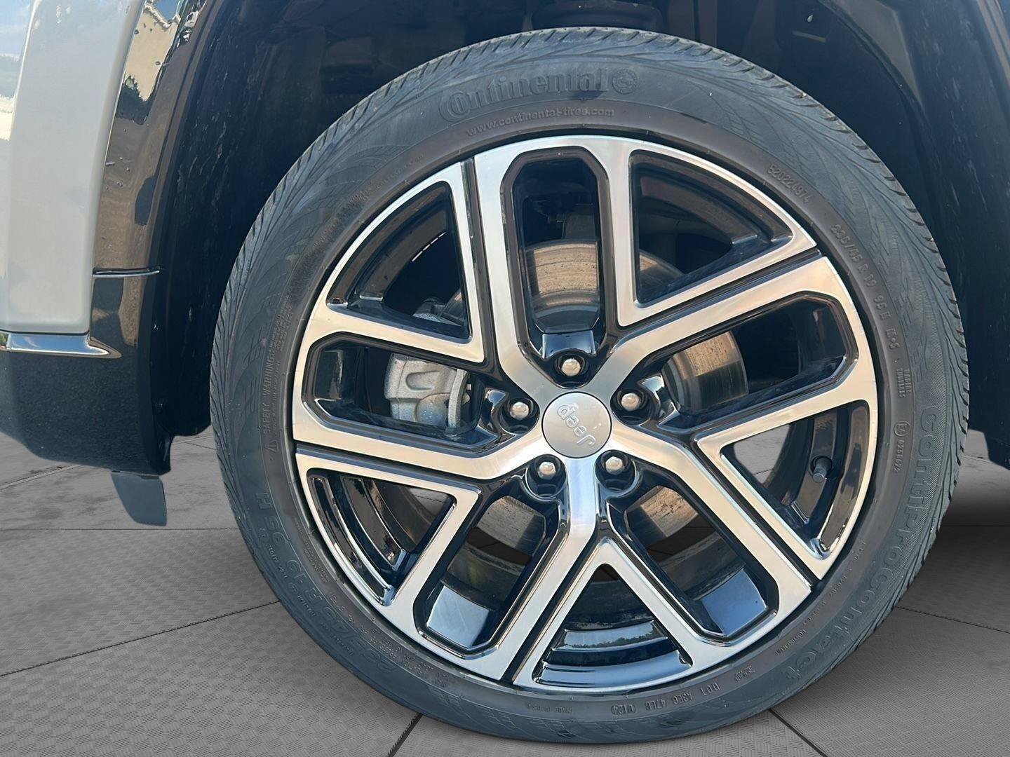 Used 2024 Jeep Compass Limited w/ Elite Group AWD/4WD image 3