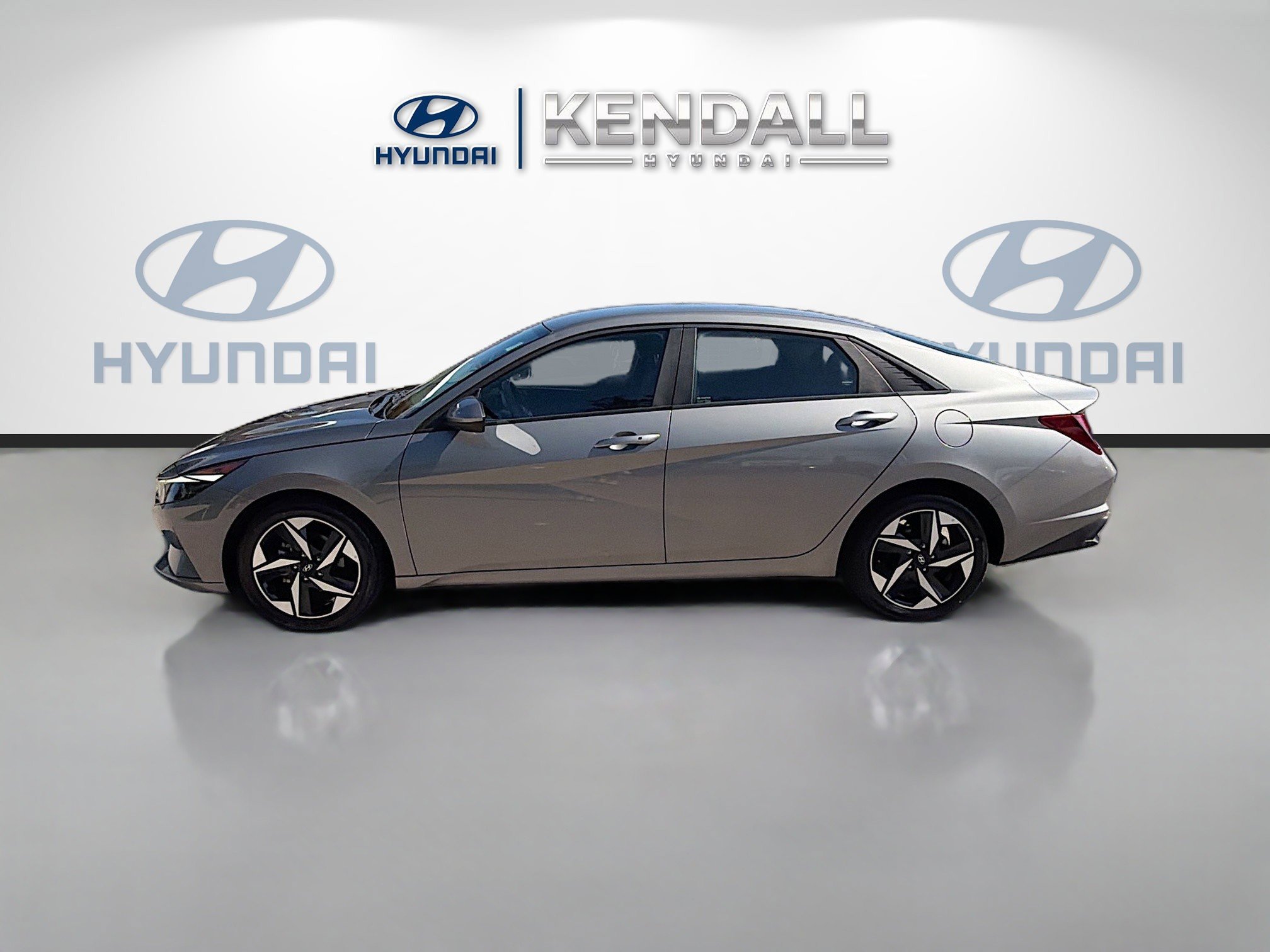 Used 2023 Hyundai Elantra SEL w/ Convenience Package image 4