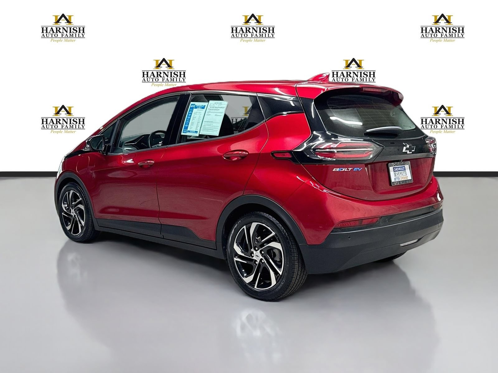 Used 2022 Chevrolet Bolt LT w/ Infotainment Package FWD image 9