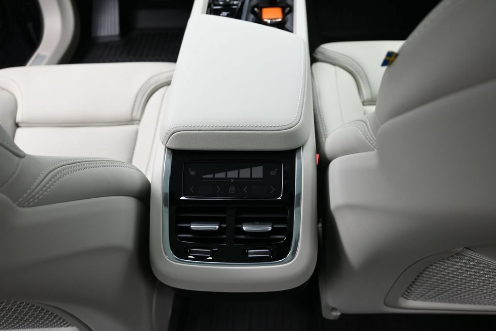 New 2026 Volvo XC60 B5 Ultra w/ Climate Package AWD/4WD image 19