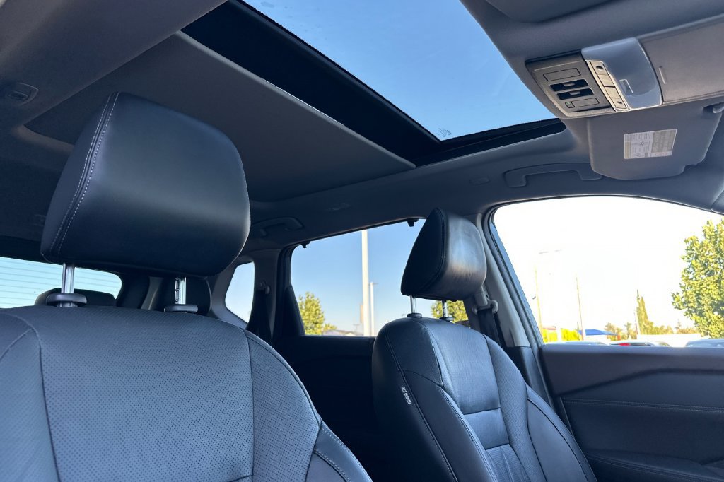 Used 2022 Nissan Rogue Platinum w/ Head-Up Display Package FWD image 16