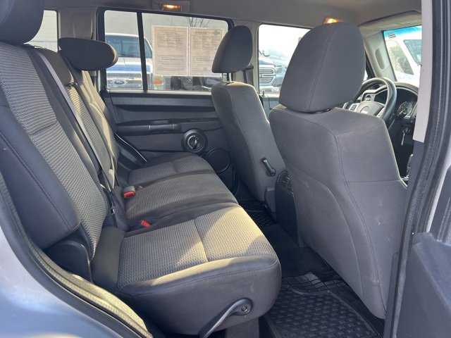Used 2010 Jeep Commander Sport image 13