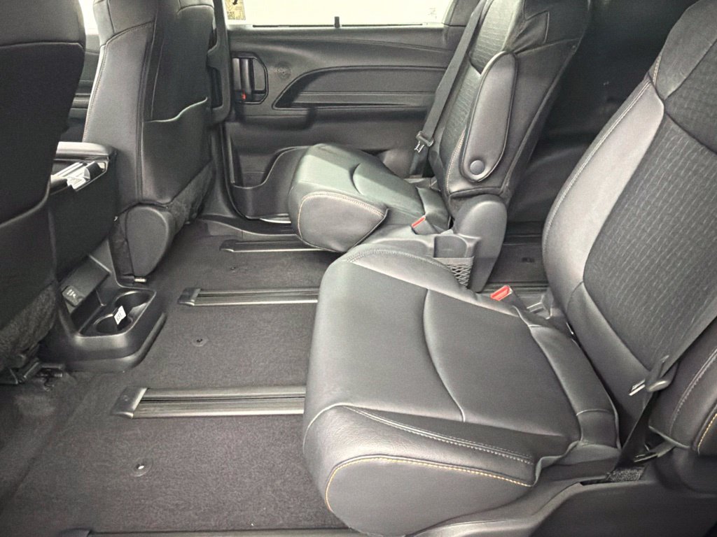 New 2026 Toyota Sienna XLE Woodland Edition AWD/4WD image 31