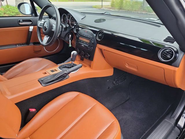 Used 2006 MAZDA MX-5 Miata Grand Touring w/ Appearance Pkg RWD image 3