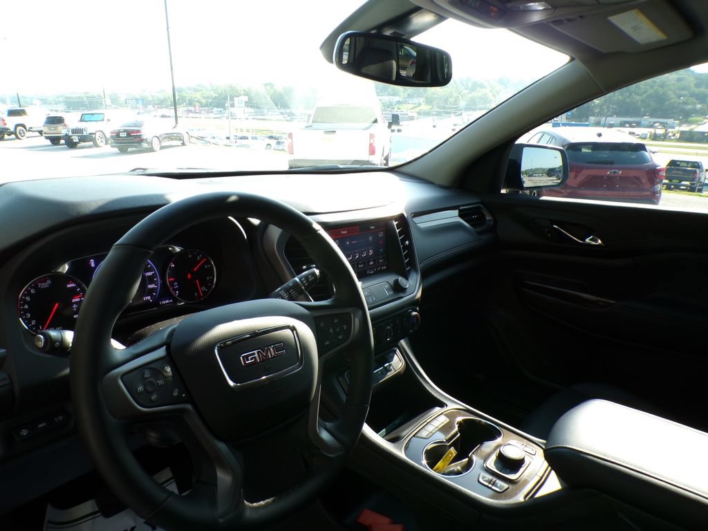 Used 2023 GMC Acadia AT4 w/ Technology Package AWD/4WD image 9