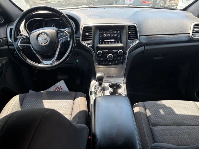 Used 2020 Jeep Grand Cherokee Laredo AWD/4WD image 31