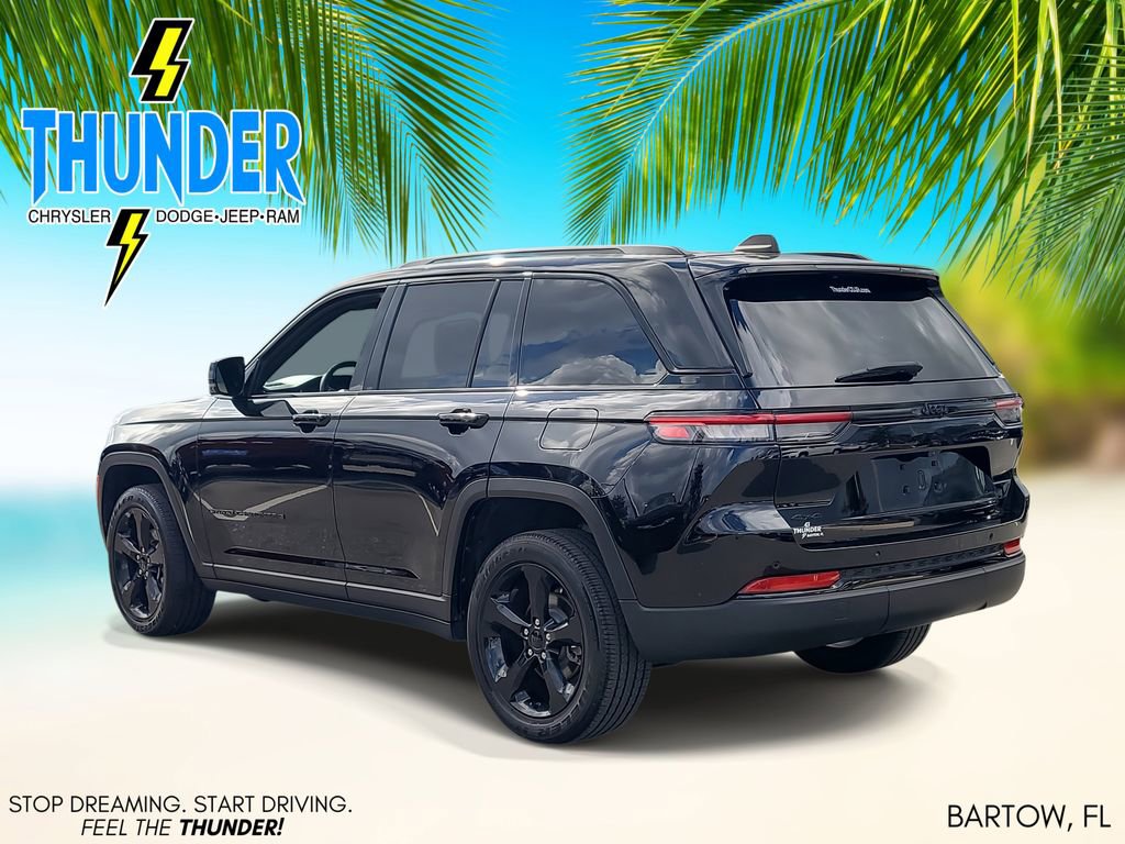 Used 2023 Jeep Grand Cherokee Altitude image 3