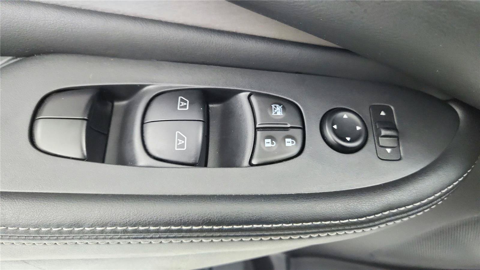 Used 2024 Nissan Murano SV FWD image 18