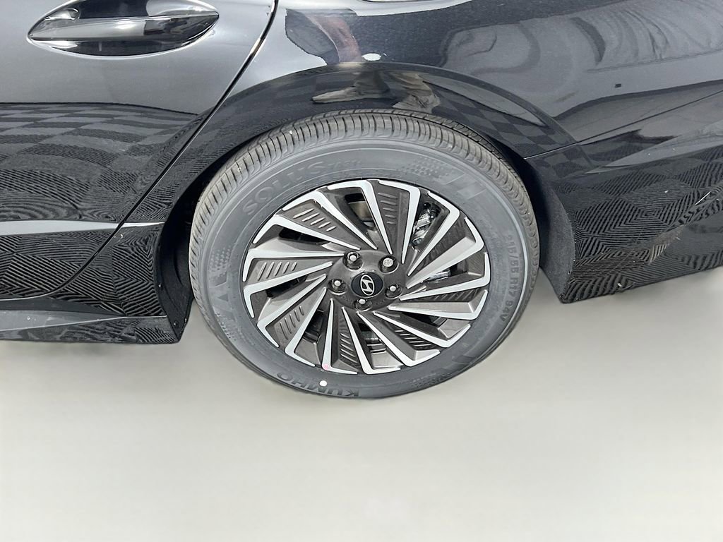 New 2025 Hyundai Sonata Limited image 28