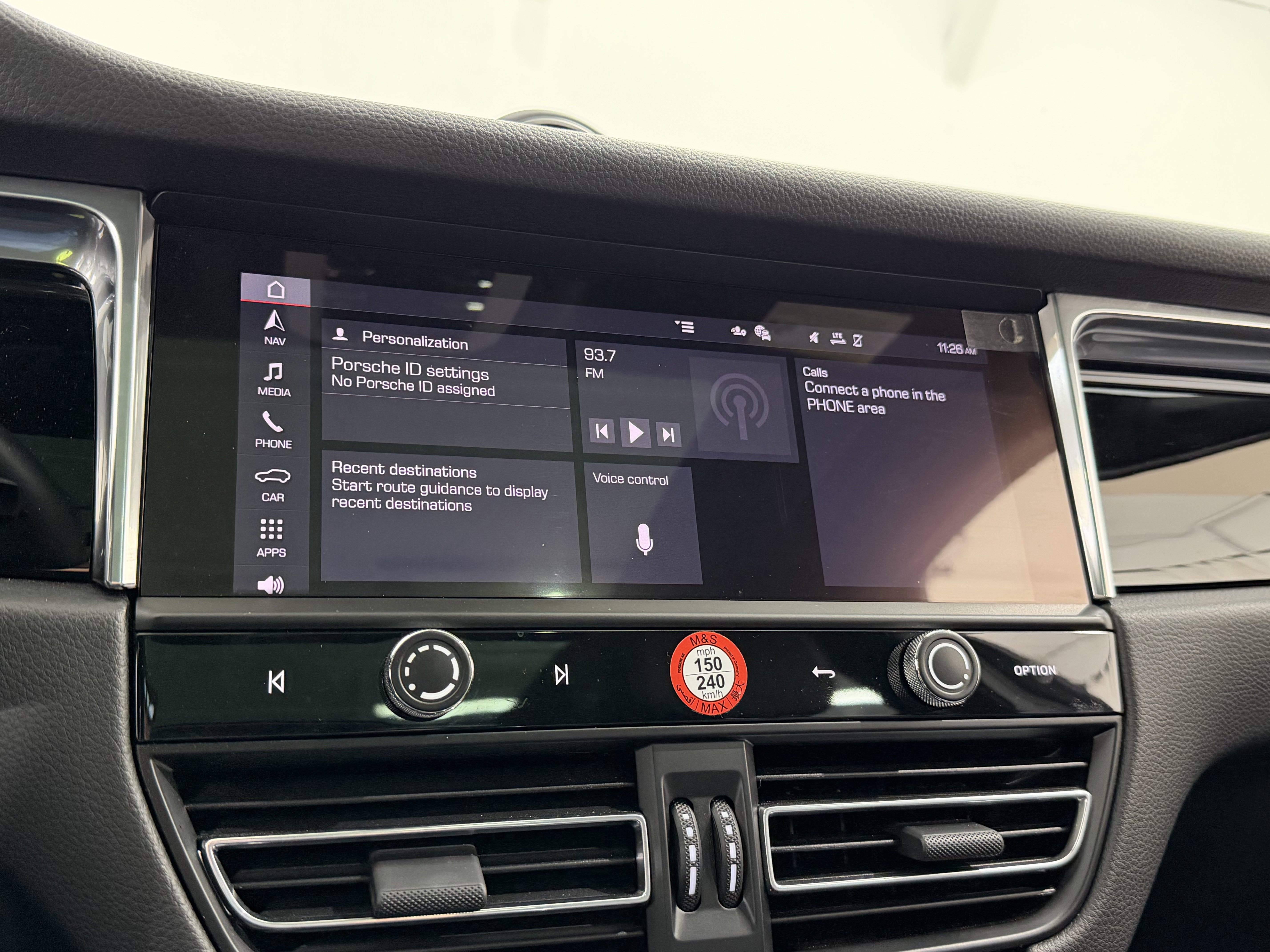 Certified 2025 Porsche Macan image 41