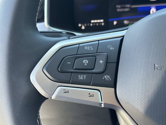 New 2026 Volkswagen Taos SE FWD image 9