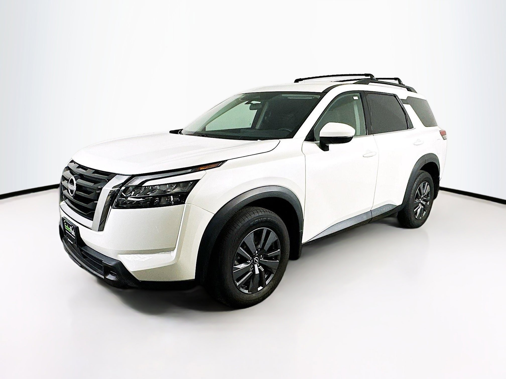 Used 2024 Nissan Pathfinder SV image 3