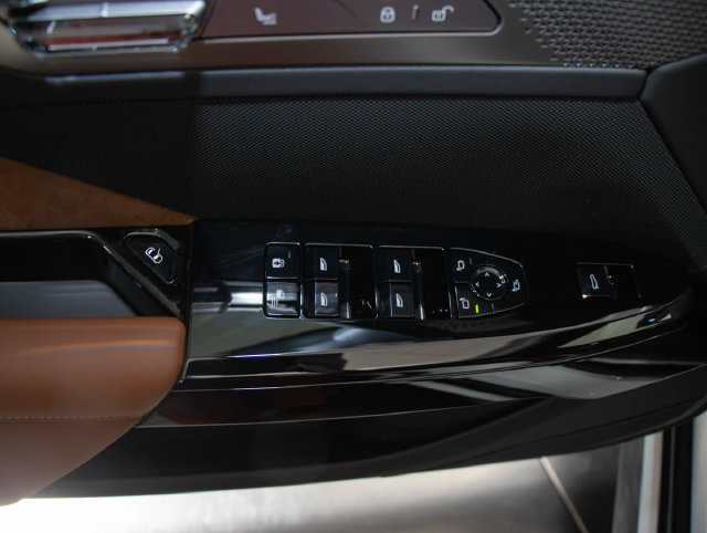 Used 2027 BMW 740i xDrive w/ Executive Package AWD/4WD image 14