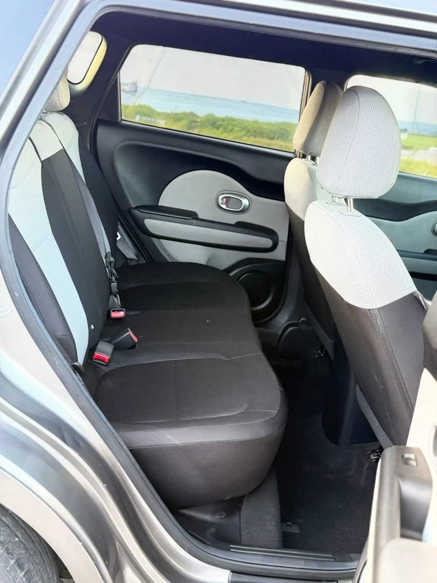Used 2016 Kia Soul FWD image 12