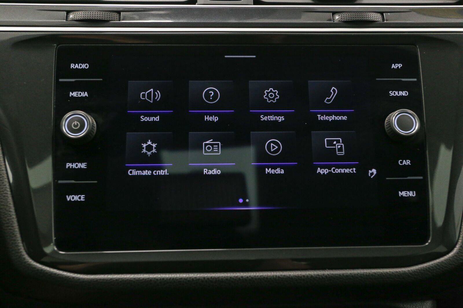 Certified 2023 Volkswagen Tiguan SE R-Line AWD/4WD image 28