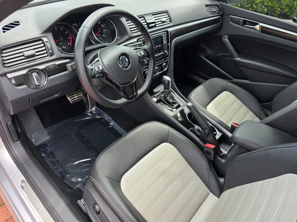Used 2018 Volkswagen Passat 3.6 FWD image 10