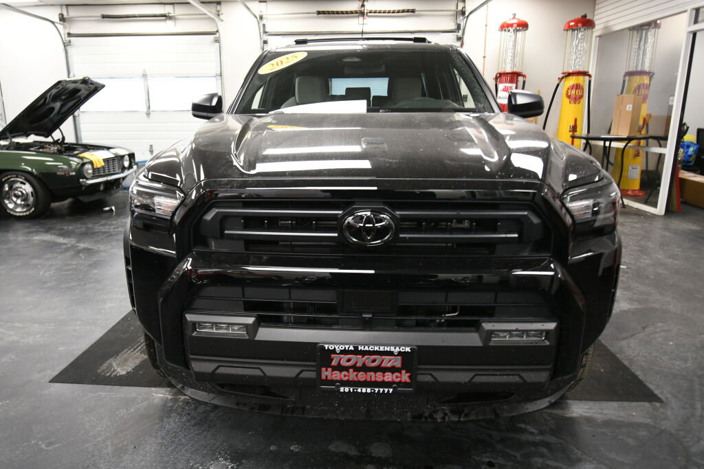 Used 2025 Toyota 4Runner SR5 image 2