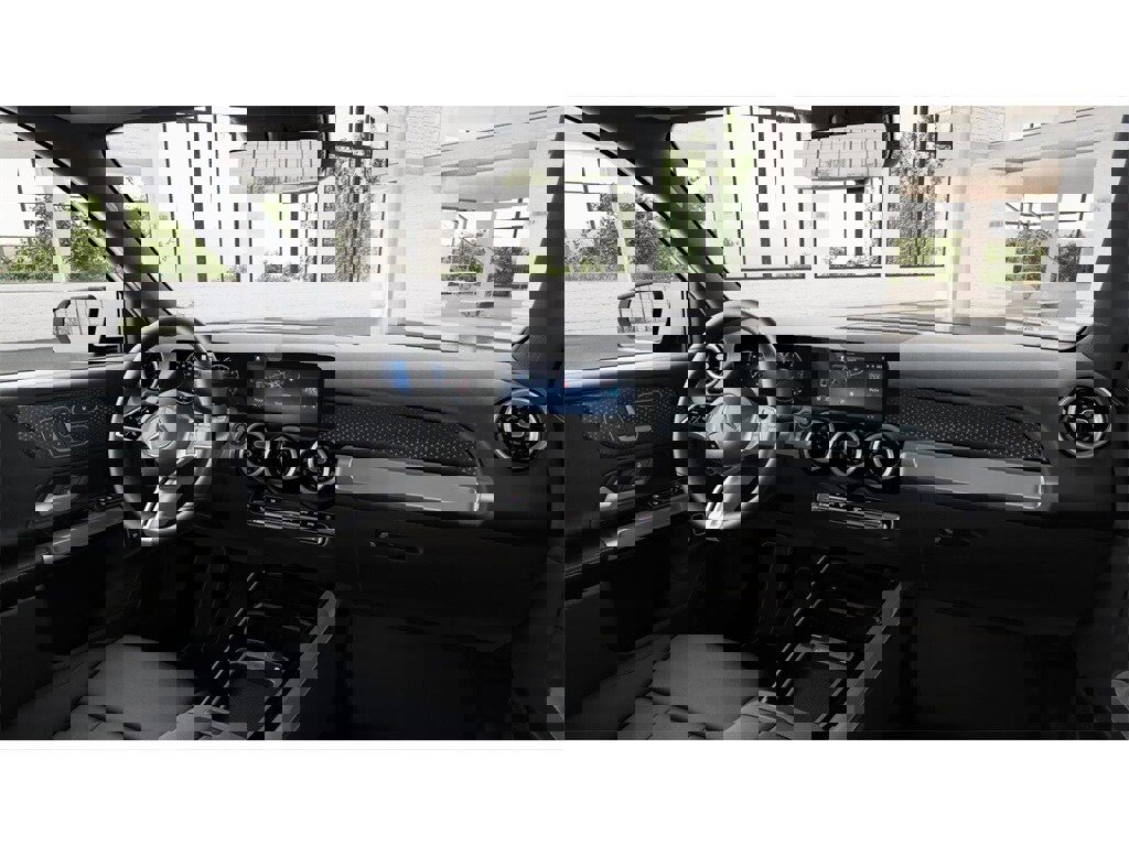 New 2026 Mercedes-Benz GLB 250 4MATIC image 6