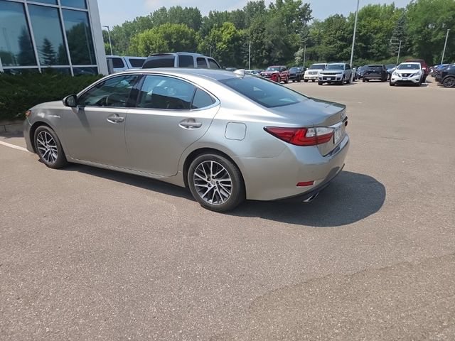 Used 2016 Lexus ES 350 w/ Luxury Package w/Wood Trim FWD image 9