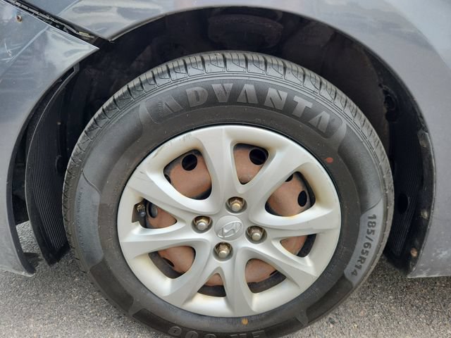 Used 2012 Hyundai Accent GS FWD image 15