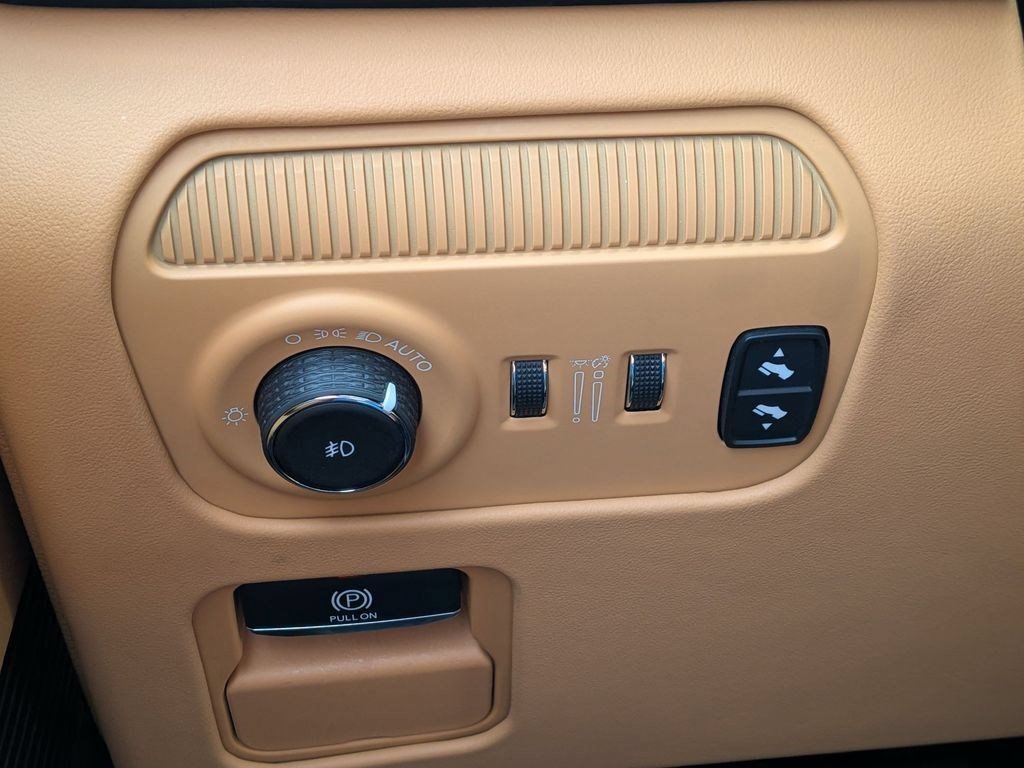 Used 2022 Jeep Grand Wagoneer Series III AWD/4WD image 17
