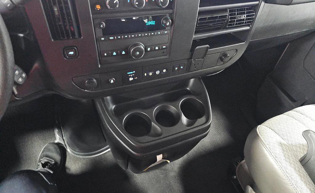 Used 2025 Chevrolet Express 3500 LT w/ LT Preferred Equipment Group RWD image 4