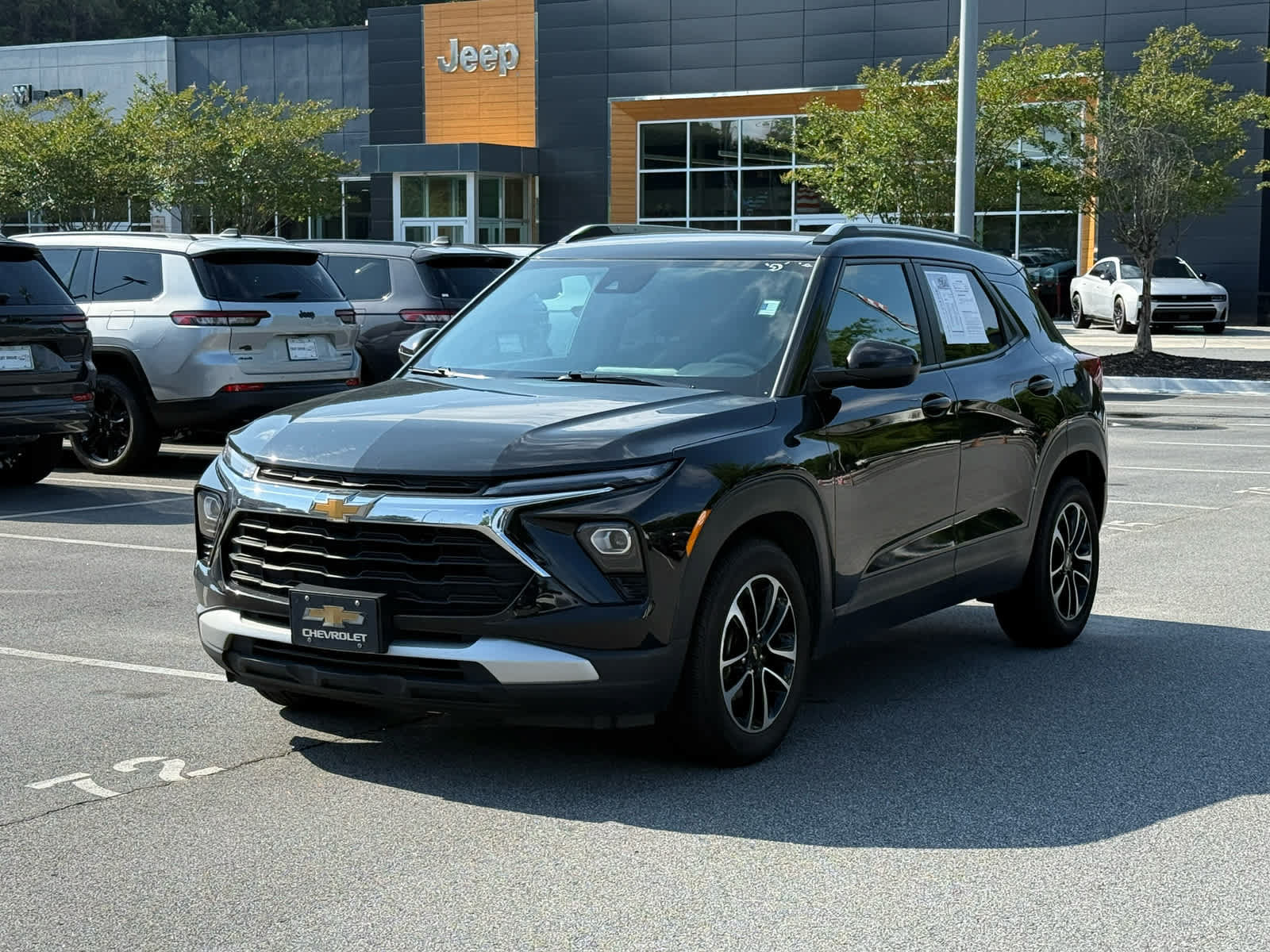 Used 2024 Chevrolet TrailBlazer LT w/ Driver Confidence Package FWD image 1