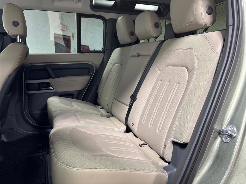 Used 2020 Land Rover Defender 110 First Edition image 28