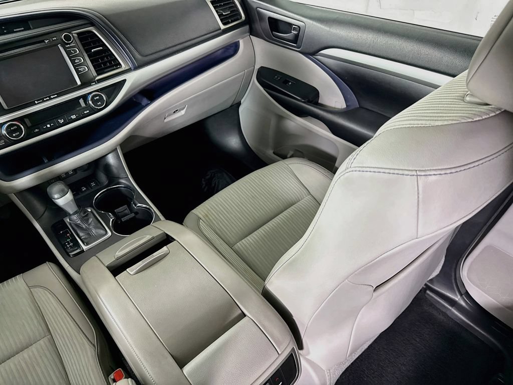 Certified 2018 Toyota Highlander Plus AWD/4WD image 24