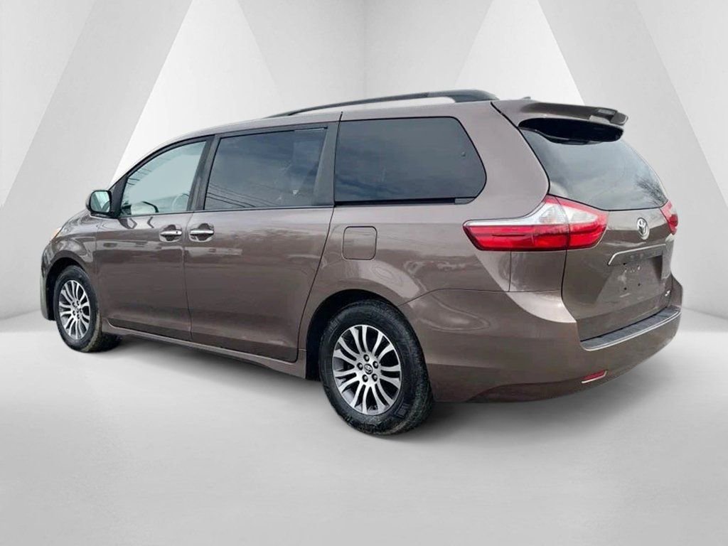 Used 2019 Toyota Sienna XLE FWD image 6
