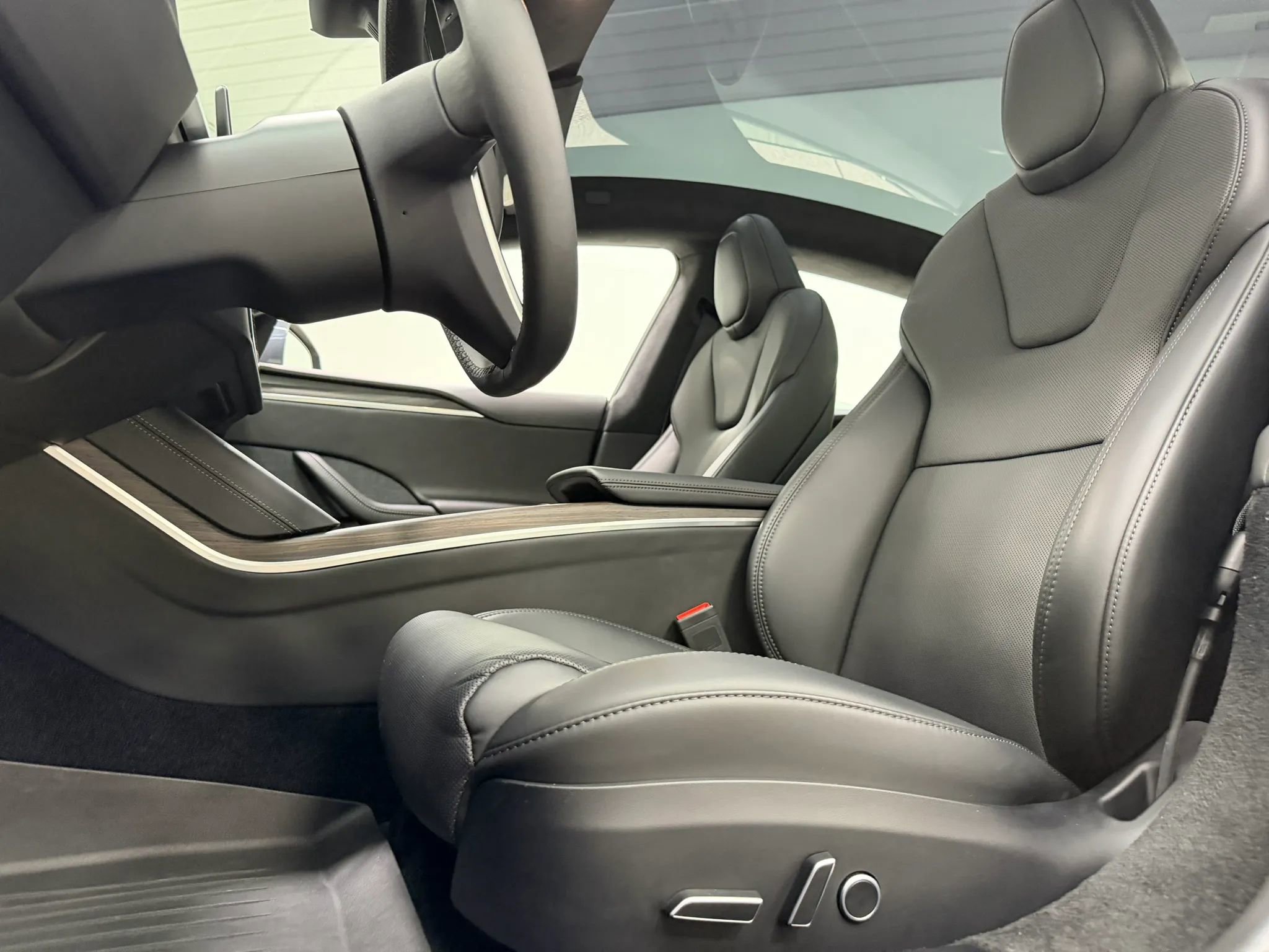 Used 2023 Tesla Model S Standard Range image 15