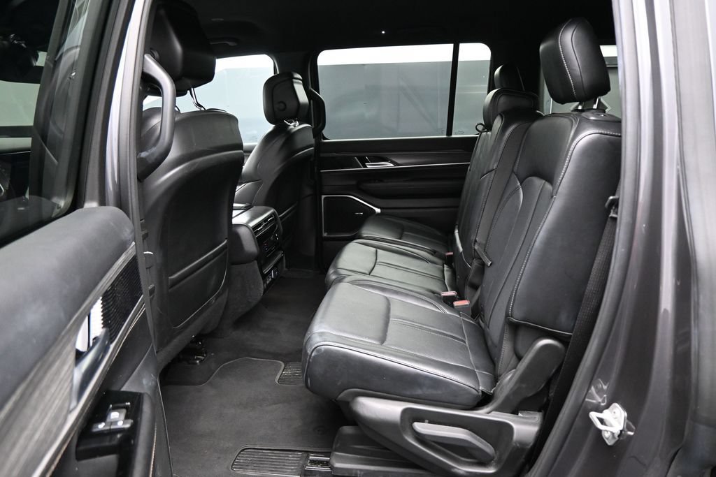 Used 2024 Jeep Wagoneer Series II w/ Flexible Seating Group AWD/4WD image 26