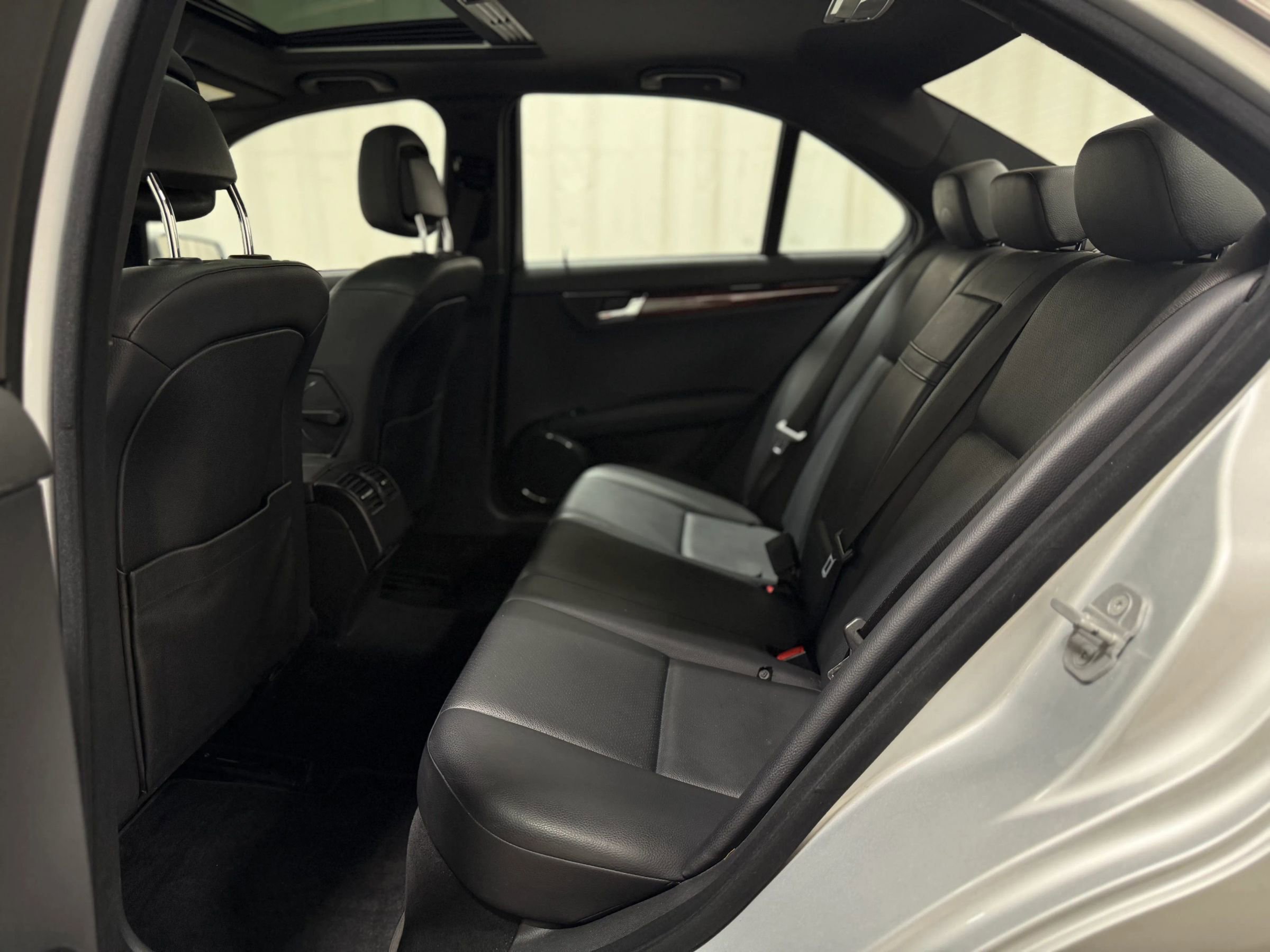 Used 2010 Mercedes-Benz C 300 Sedan image 35