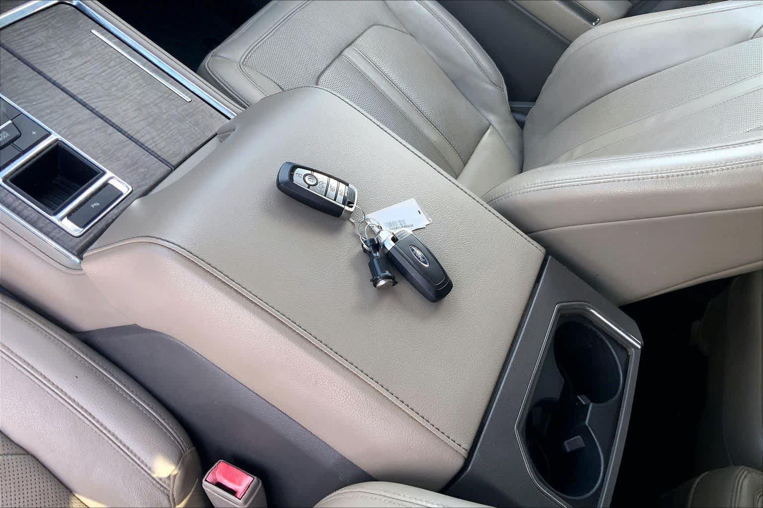 Used 2018 Ford Expedition Limited RWD image 15