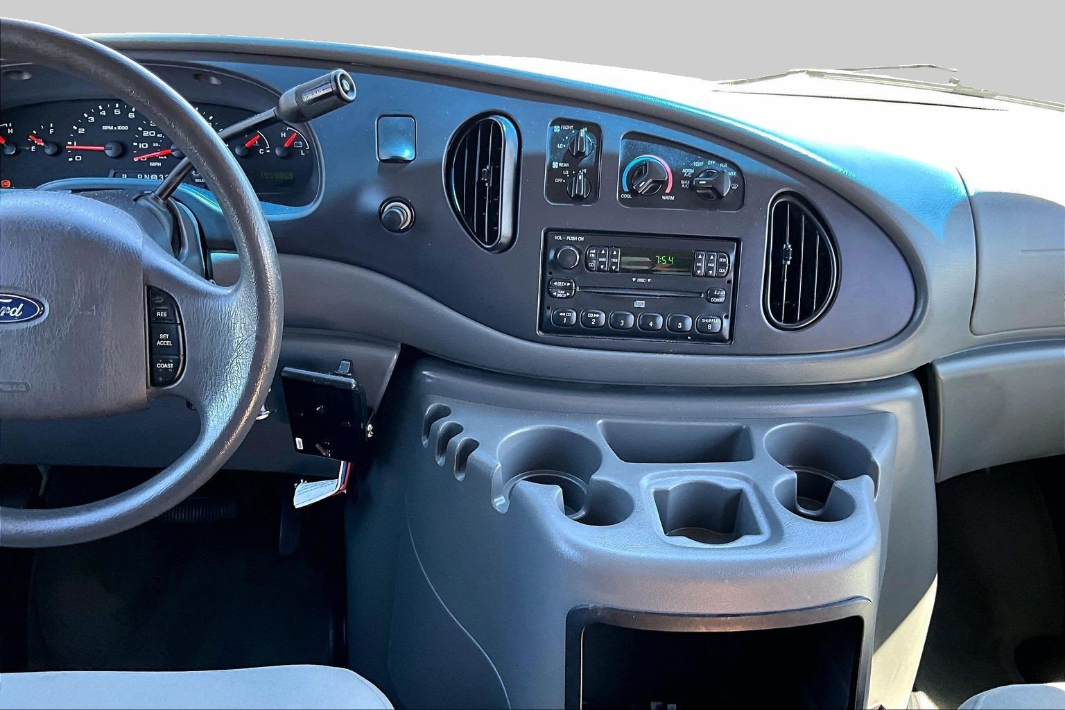 Used 2005 Ford E-350 and Econoline 350 XL RWD image 6