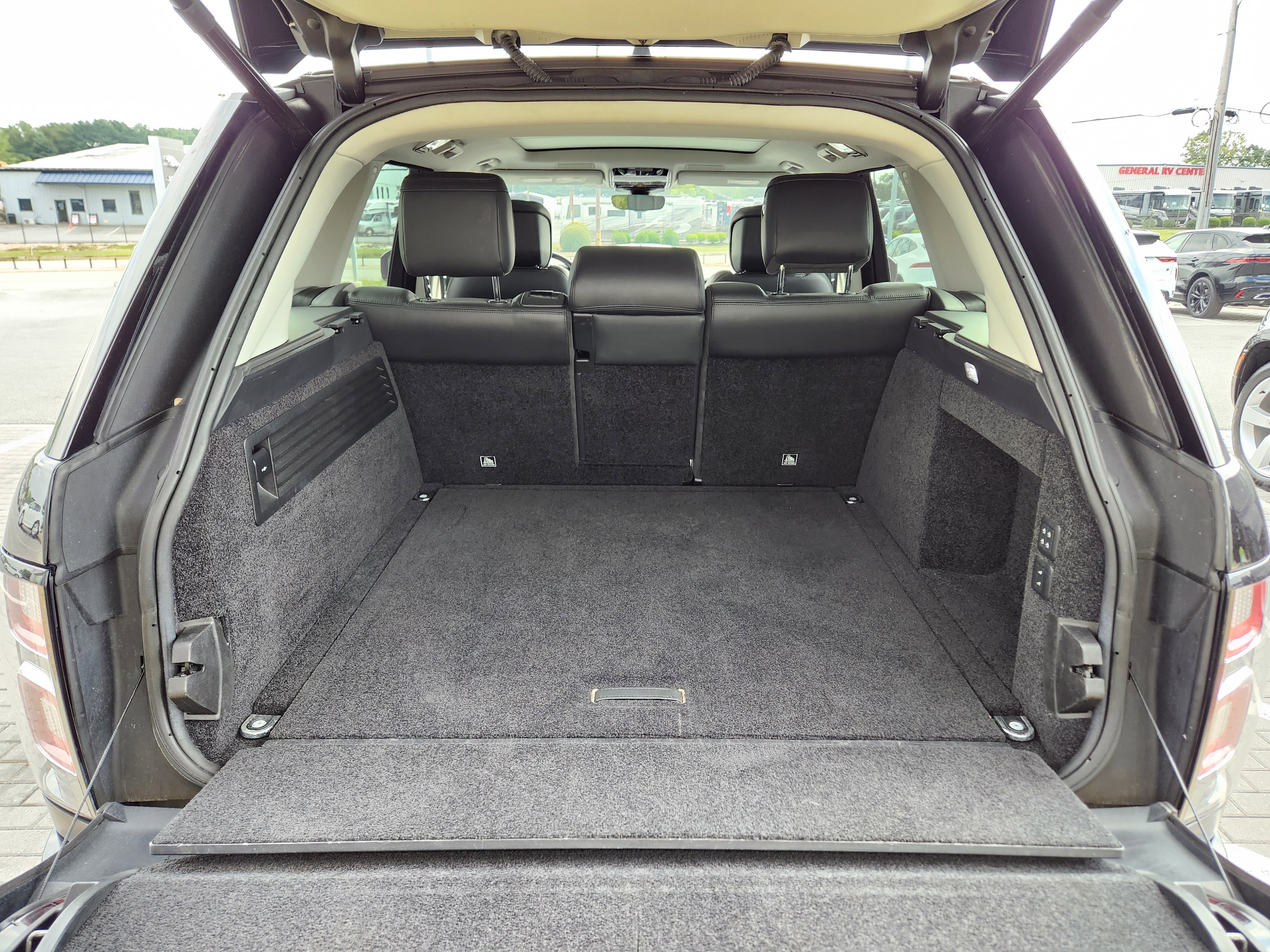 Used 2020 Land Rover Range Rover HSE image 8