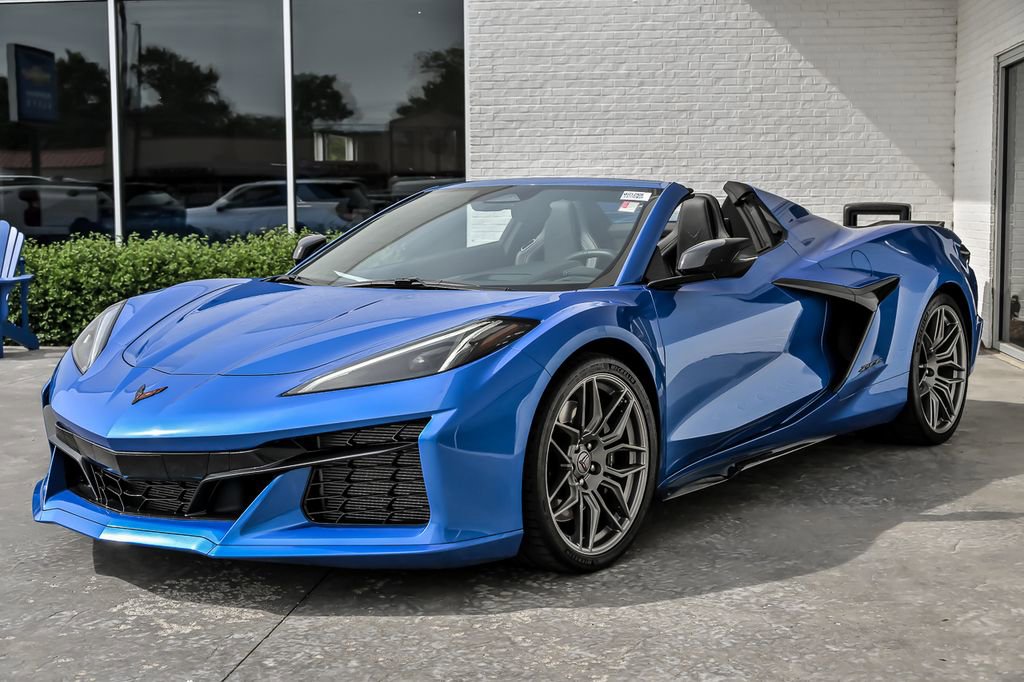 Used 2025 Chevrolet Corvette Z06 RWD image 6