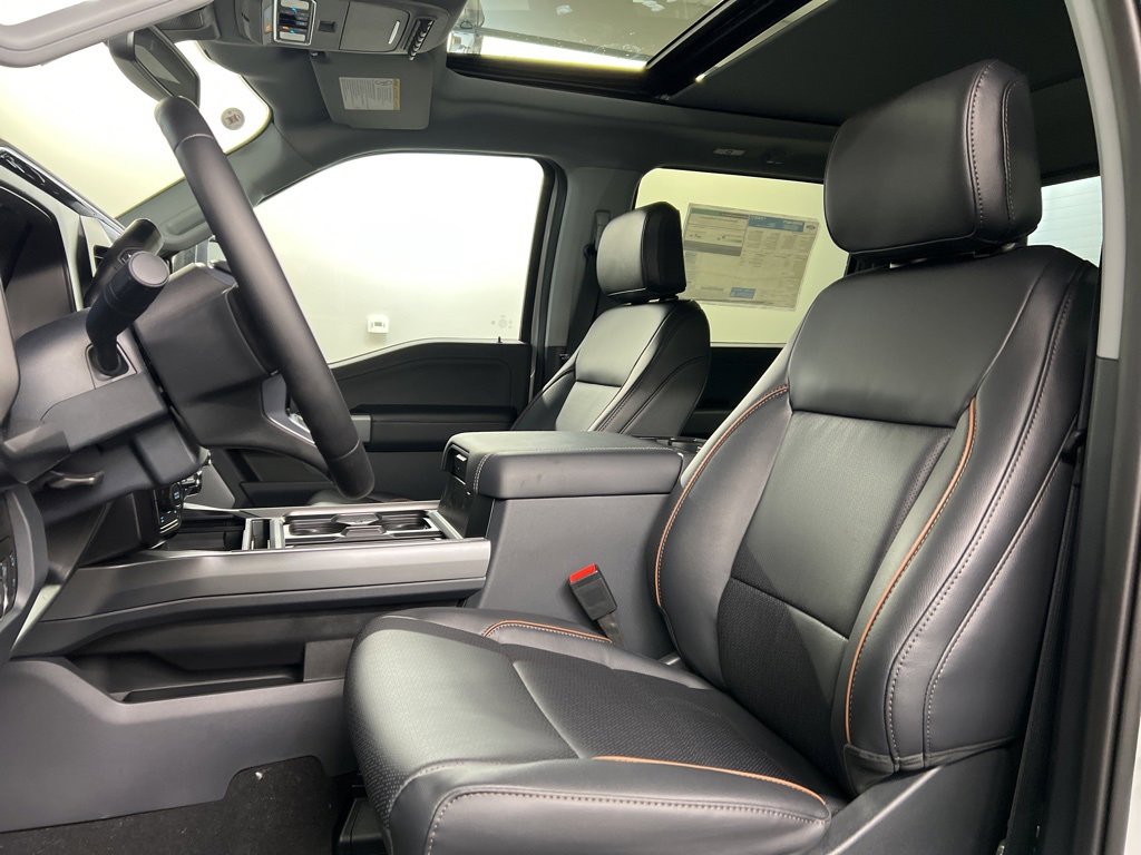 New 2026 Ford F250 Lariat w/ Black Appearance Package image 30