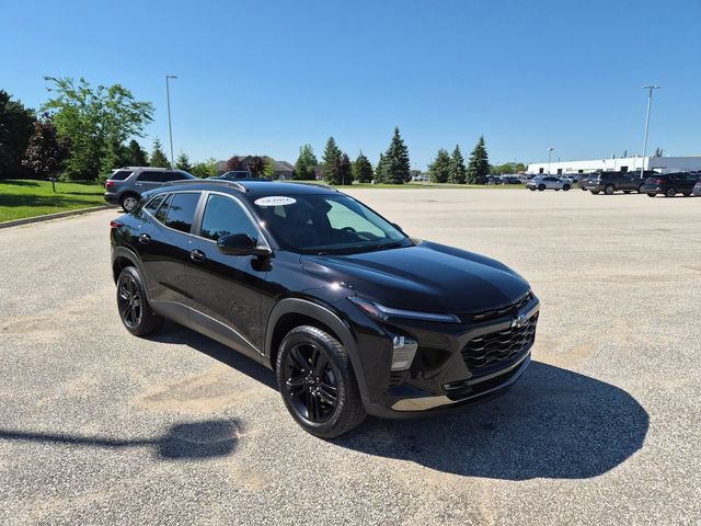 Used 2025 Chevrolet Trax ACTIV w/ Driver Confidence Package FWD image 3