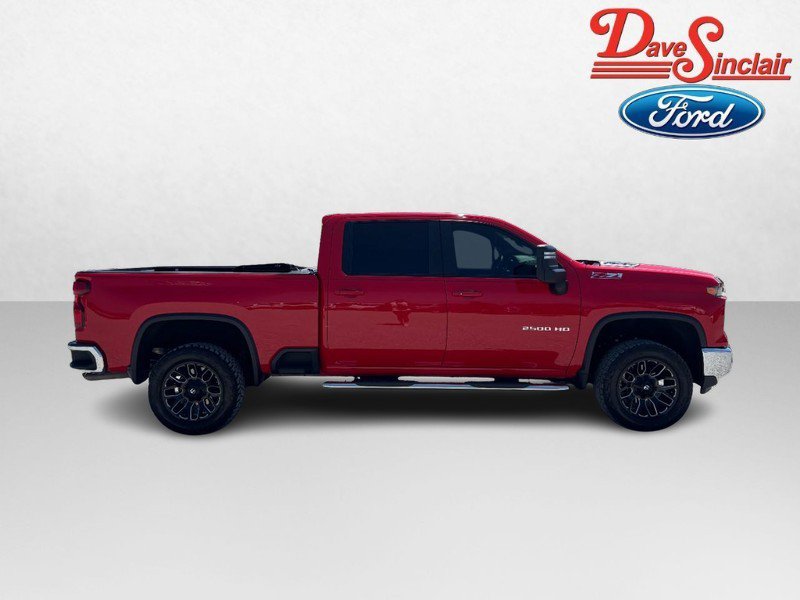 Used 2024 Chevrolet Silverado 2500 LT AWD/4WD image 5