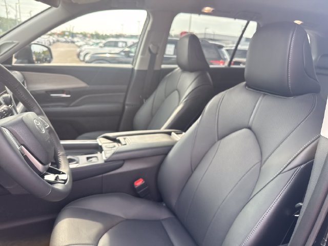 Used 2026 Toyota Grand Highlander FWD image 13