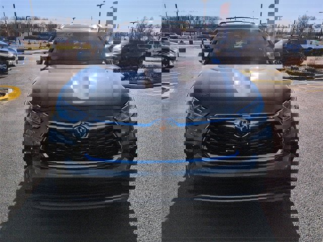 Certified 2025 Toyota Highlander Platinum image 2