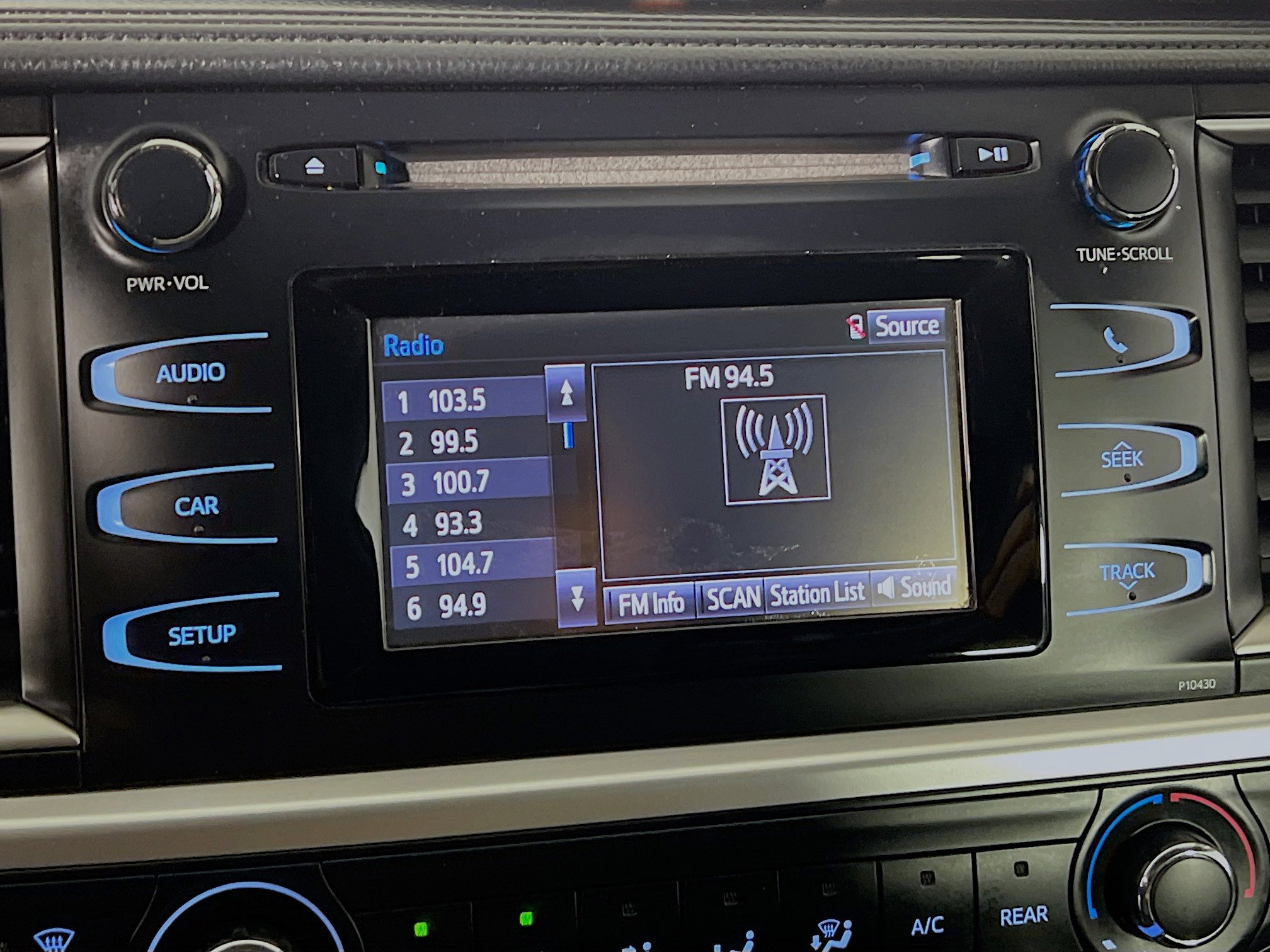 Used 2015 Toyota Highlander LE FWD image 25