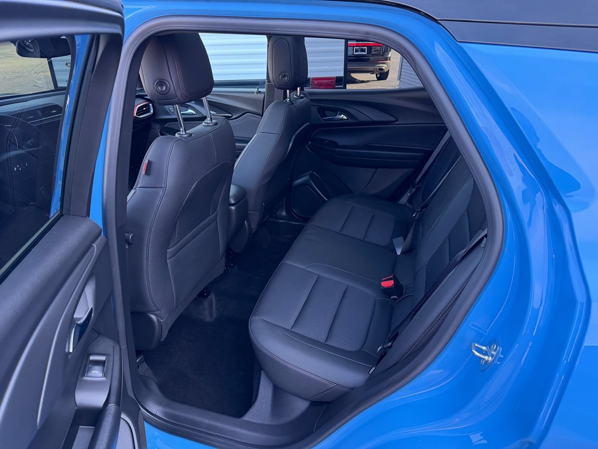 Used 2023 Chevrolet TrailBlazer RS w/ Sun and Liftgate Package AWD/4WD image 5