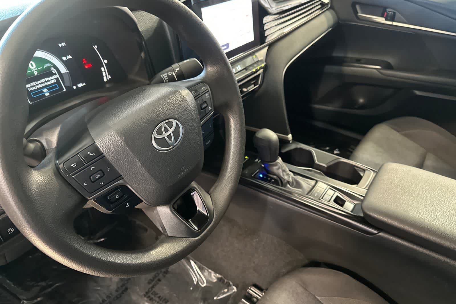 Used 2025 Toyota Camry LE FWD image 12