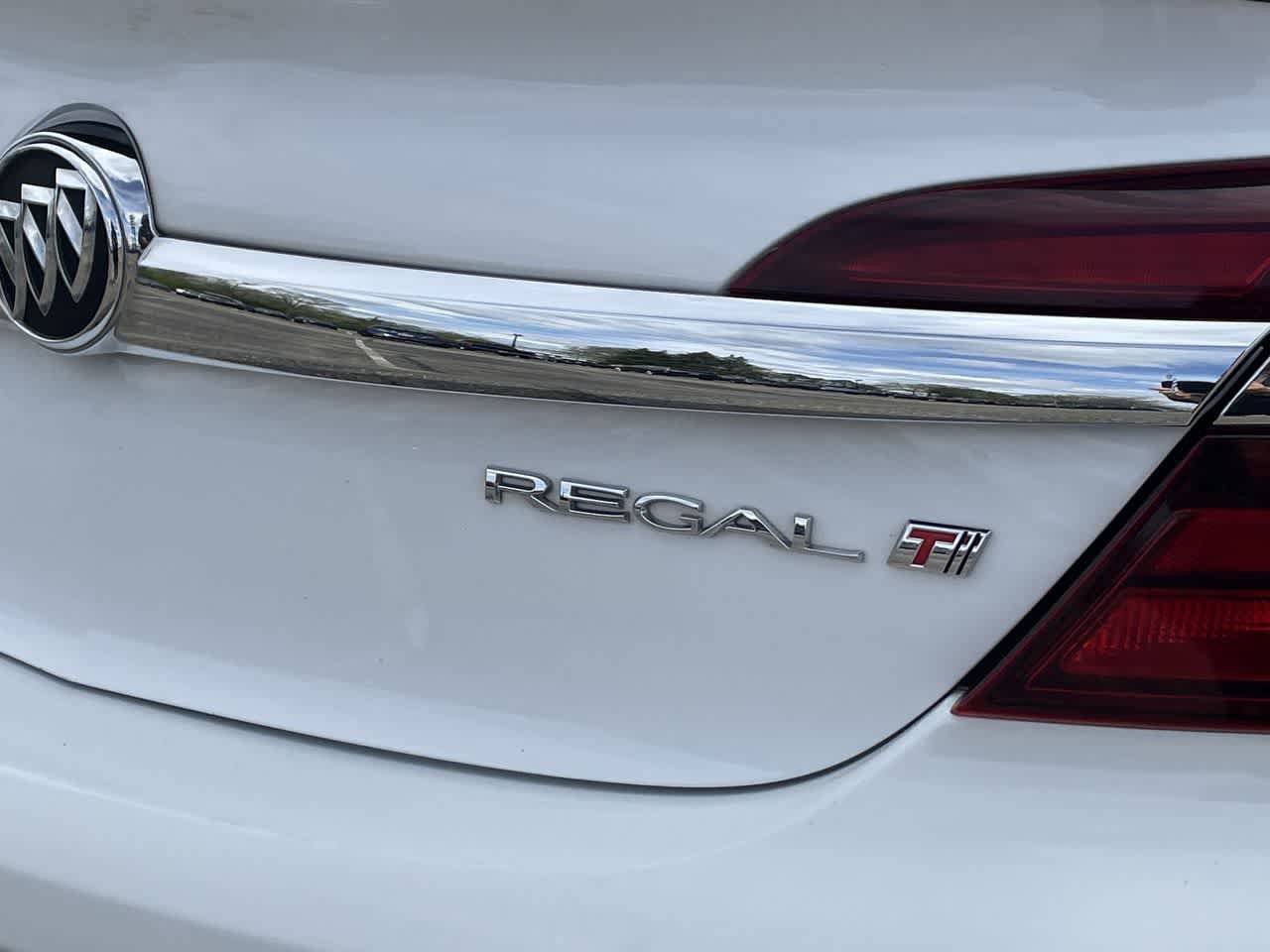 Used 2017 Buick Regal Sport Touring FWD image 35