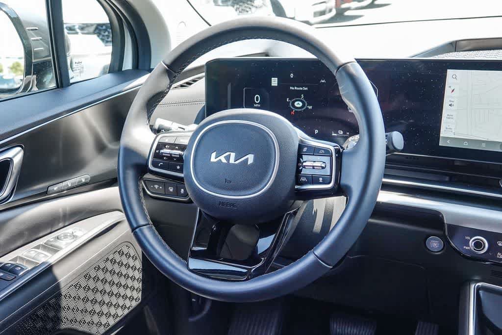 Certified 2025 Kia Carnival SX w/ SX Dark Edition Package FWD image 14