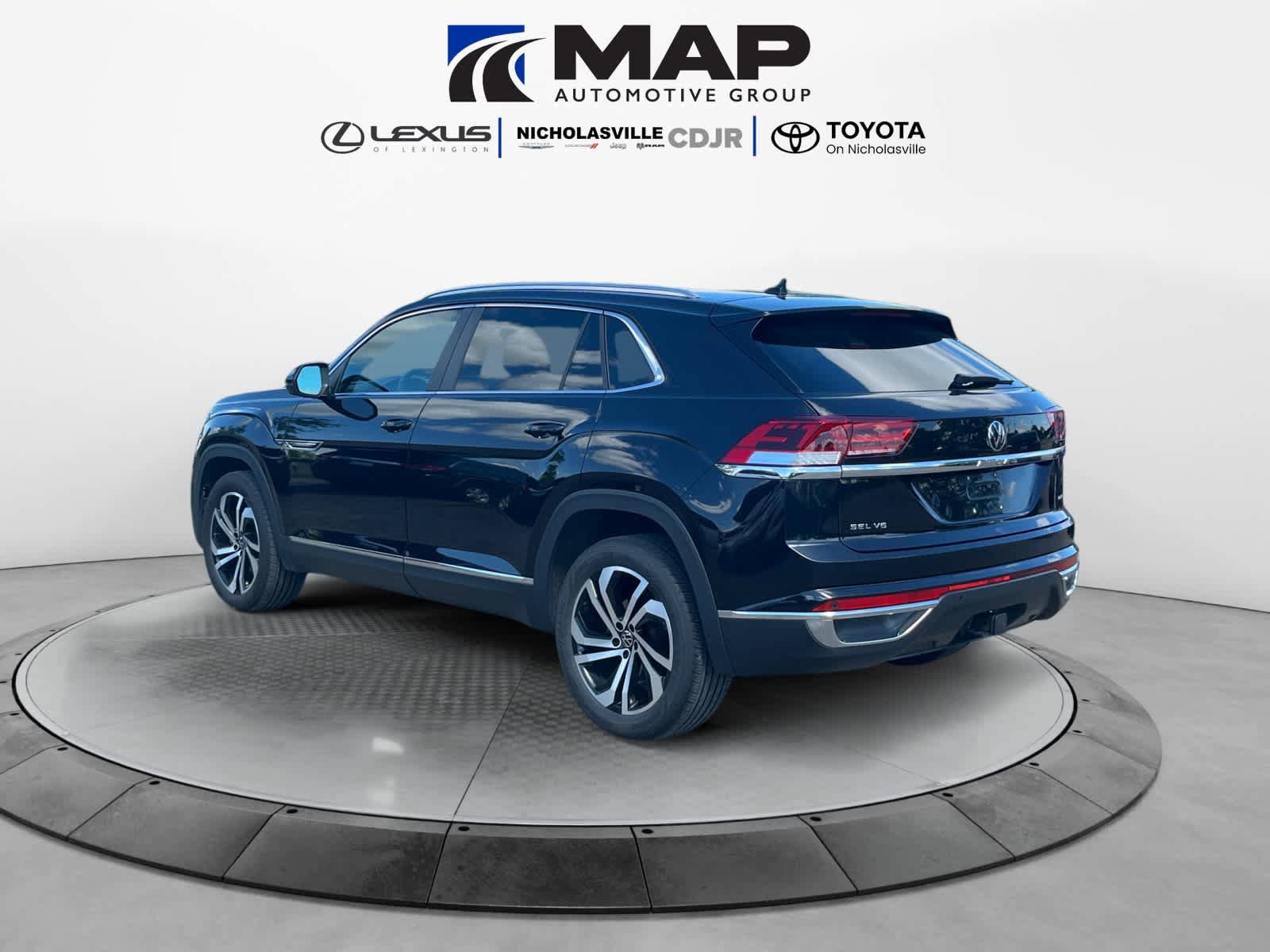 Used 2023 Volkswagen Atlas Cross Sport SEL AWD/4WD image 3