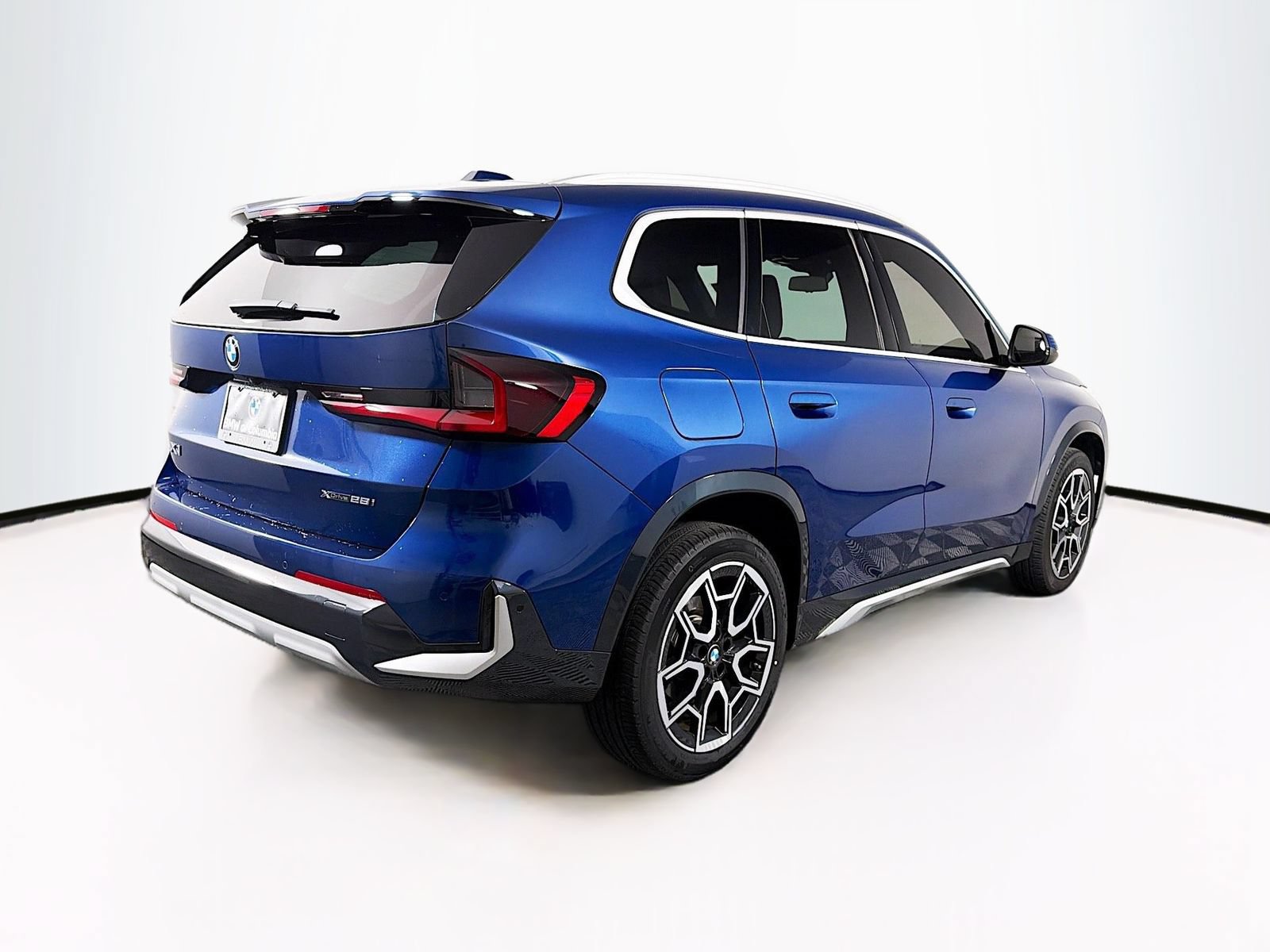 Used 2025 BMW X1 xDrive28i w/ Convenience Package AWD/4WD image 7