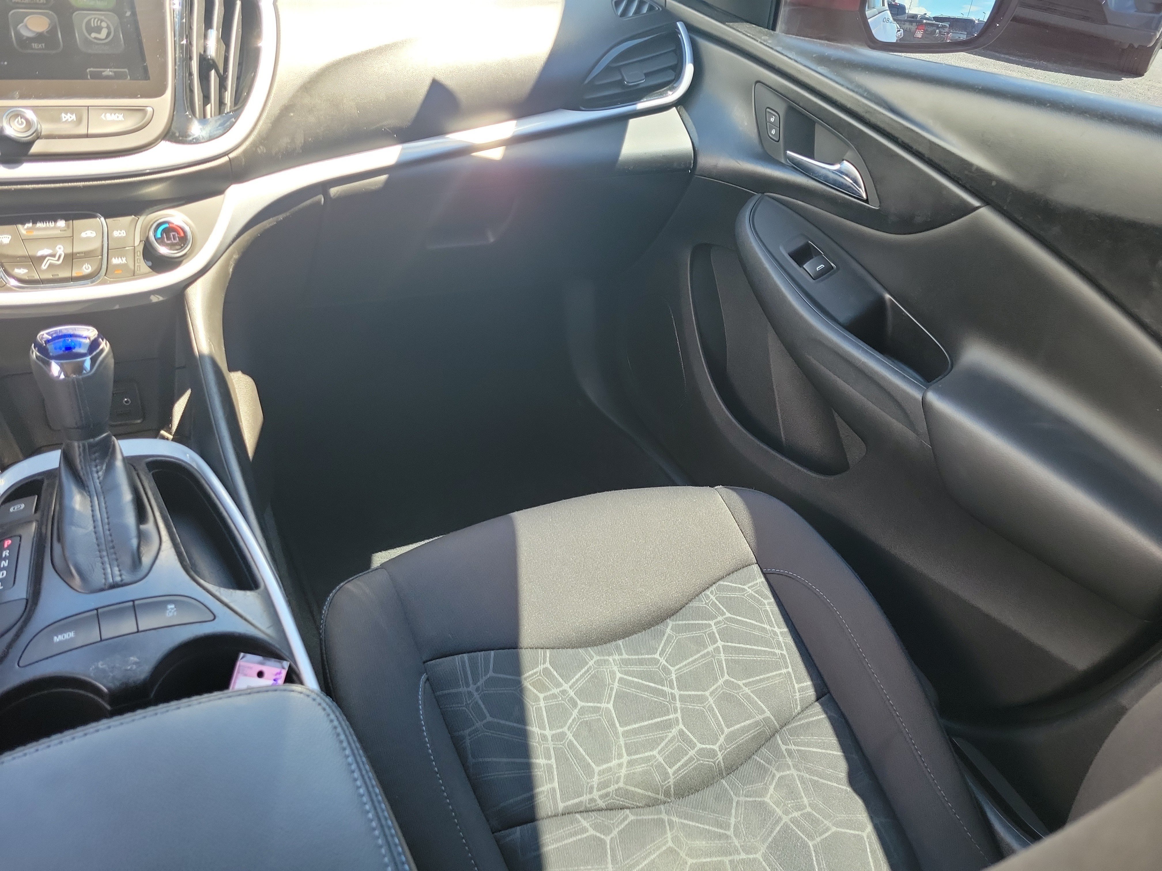 Used 2018 Chevrolet Volt LT w/ Comfort Package FWD image 17